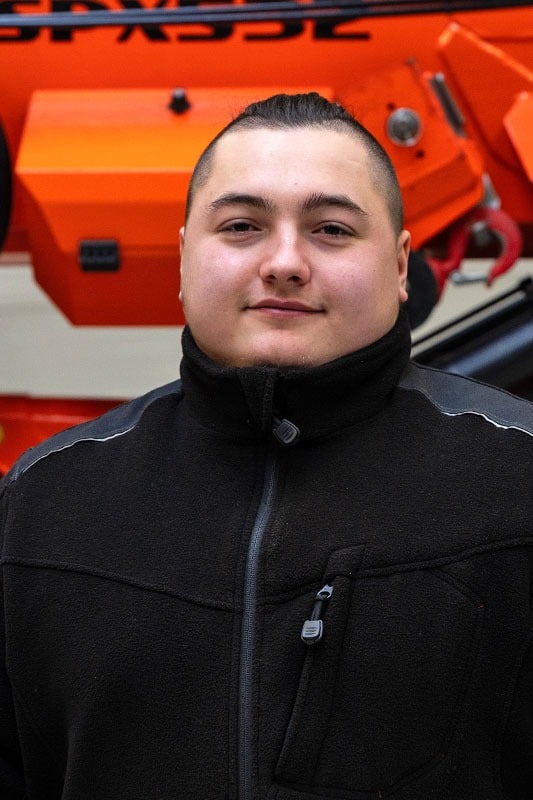 <span  class="uc_style_team_member_box_elementor_name" >Aaron Kadri</span>